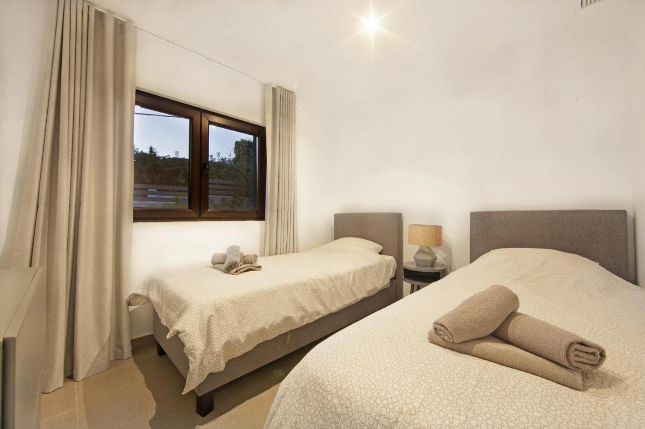 Modern Villa Close To Costabella Beach Marbella Kültér fotó